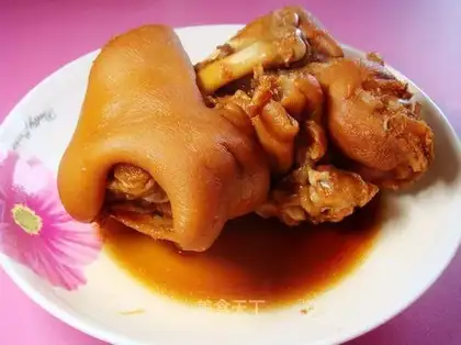 braised pork trotters