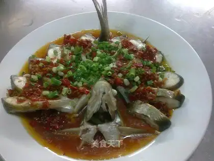 Anchovy with chopped pepper