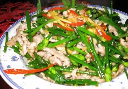 stir-fried shredded pork with leek flowers
