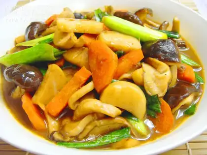 Double mushrooms in oyster sauce
