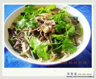 Mutton and Flammulina velutipes soba noodles