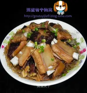 Steamed ribs with mushrooms and vermicelli
