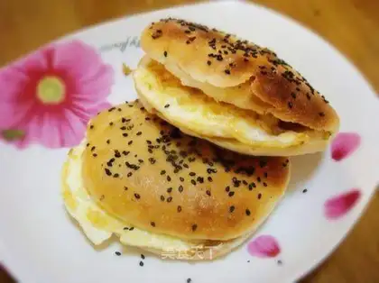Fried eggs and sesame cakes
