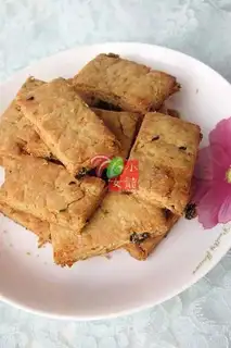 Pork floss and seaweed biscuits