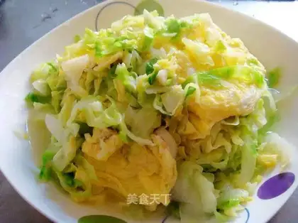 Scrambled eggs with cabbage