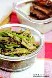 stir-fried frozen bamboo shoots with garlic sprouts