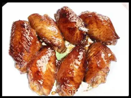 Red roasted chicken wings