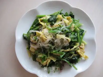 Egg skin mixed with spinach