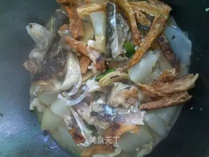 Braised big-head fish in brown