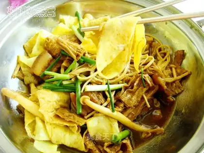 Dry pot of tofu and egg skin