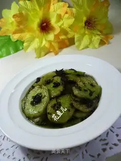 The cucumber with olives