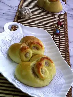 Bacon cheese rolls