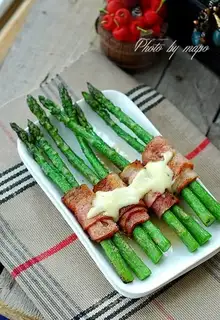 Cheese bacon rolls