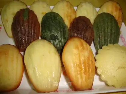 Madeleine Shell Cake