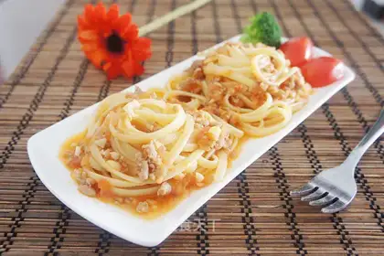Tomato sauce and pasta