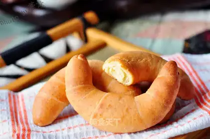 Buffalo croissants