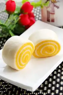 Double-coloured rolls