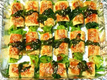 Baked vegetable bean rolls