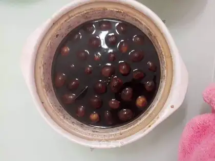 Five quail eggs