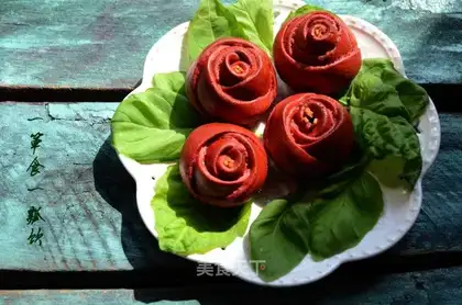 Red rose bread