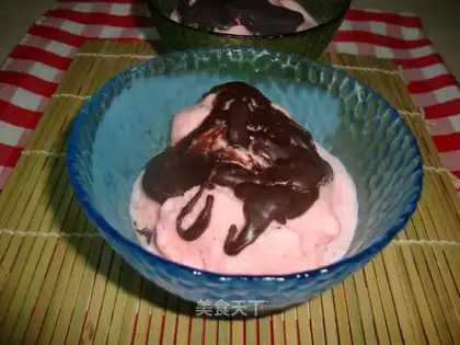 Strawberry ice cream