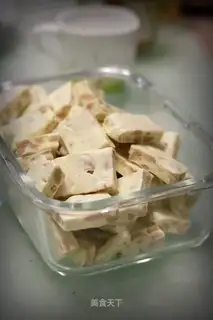 Cow Rolling Sugar