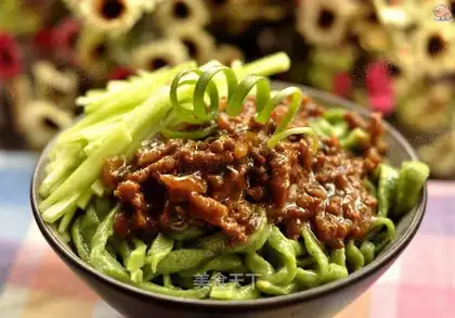 Spinach noodles