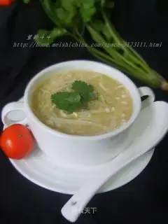 Golden needle mushroom soup