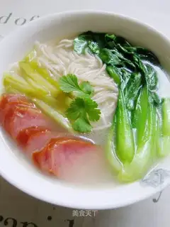 Bones soup, noodles