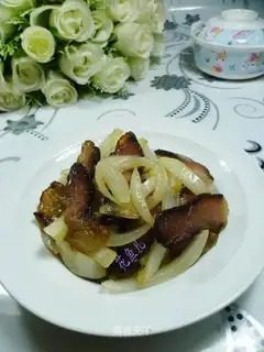 White onion sauce