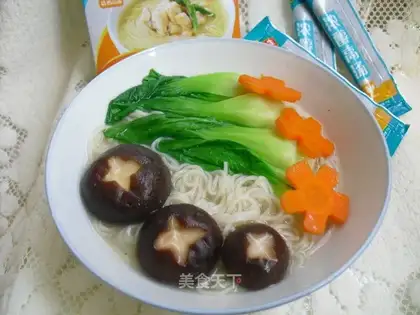 Chicken soup mushroom noodles