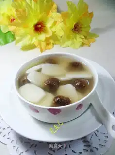 Ice-cinnamon pastry soup