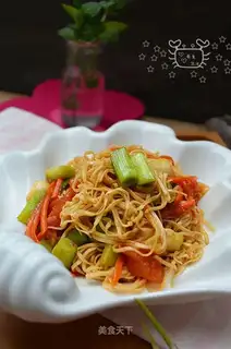 Garlic carrot noodles