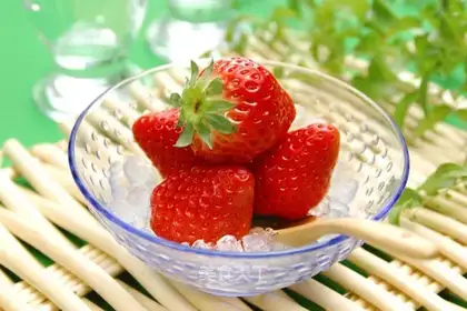 Ice cream strawberries