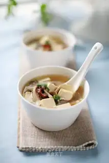 Tofu fungus soup