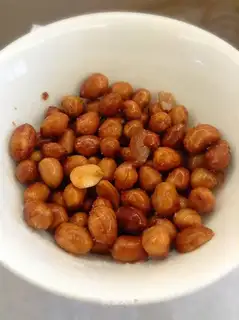 Cracked peanuts