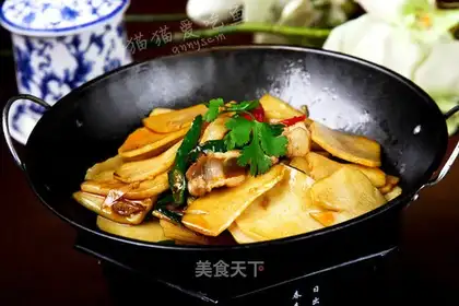 Pot potato chips