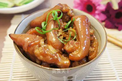 Red-hot pig hoof