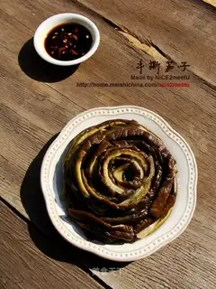 Garlic hand tore eggplant