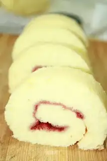 Strawberry cake rolls