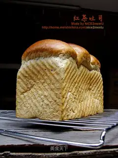 Red tea toast