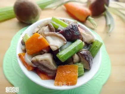 Celery fried mushrooms