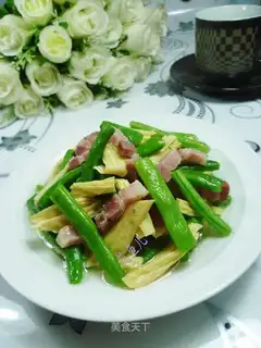 ♪ Boated mackerel, fried bean ♪