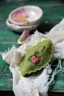 The cherry blossoms make tea for Fernandine