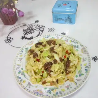 Bean petal sauce and cabbage