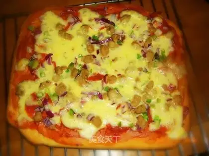 Salami pizza