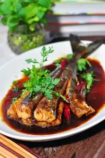 Red-burned fish tails