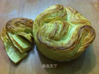 Tore bread with your hands