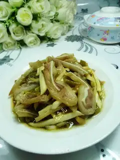 Sour sauce, white pig ears
