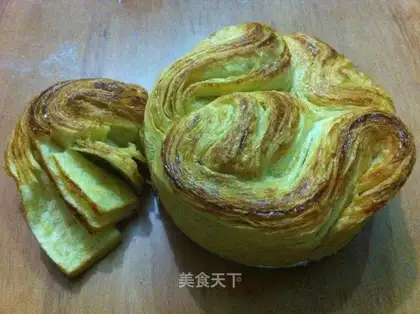 Tore bread with your hands